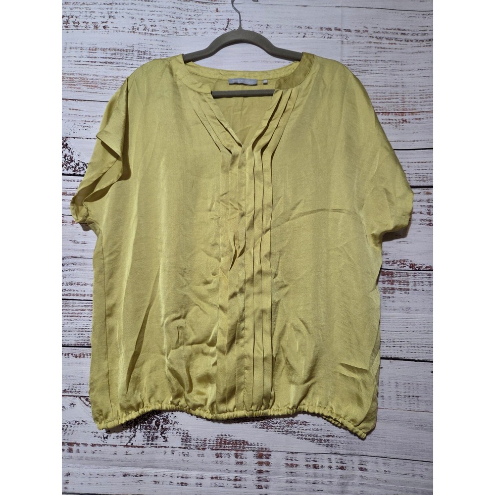 Violet & Claire Chartreuse Yellow Pleated V-Neck Bubble Hem Blouse Medium
